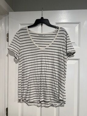 Abercrombie & Fitch White Tee with Black Stripes